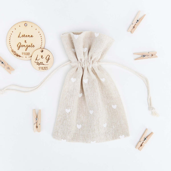 Saquito en color crema con corazones blancos para bodas. 