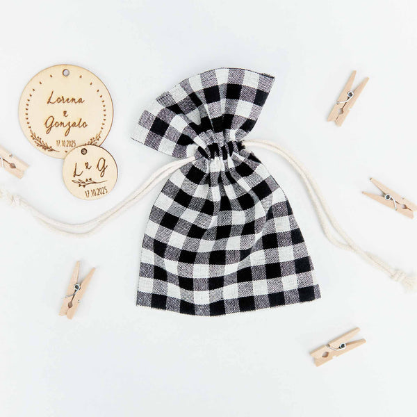 Saquito con estampado de cuadros en color blanco y negro especial para bodas. 