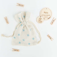 Saquito estampado con estrellas azules. 