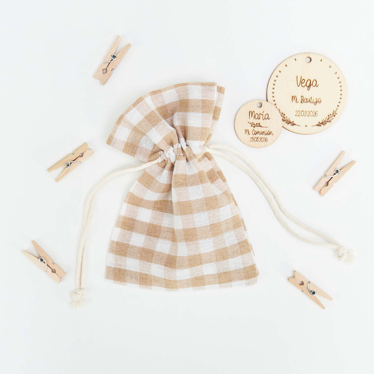 saquito con cuadros vichy en tonos beis. 