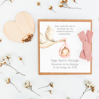 corazón de semillas como detalle de invitados de bautizo de la colección cigüeña