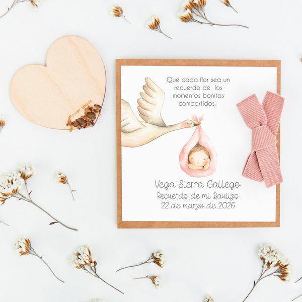 corazón de semillas como detalle de invitados de bautizo de la colección cigüeña