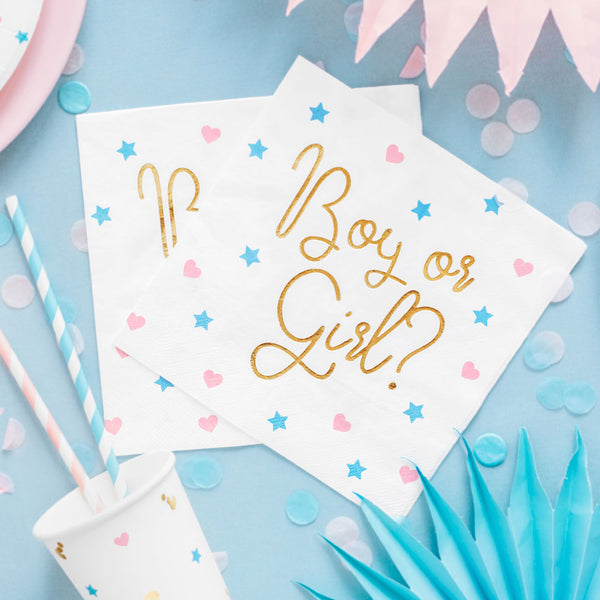 Servilletas de papel Boy or Girl decorando mesa dulce de baby shower en azul rosa y dorado