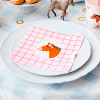 Servilleta de papel rosa a cuadros con ilustración de caballo enmarcada en óvalo para fiesta animales de granja