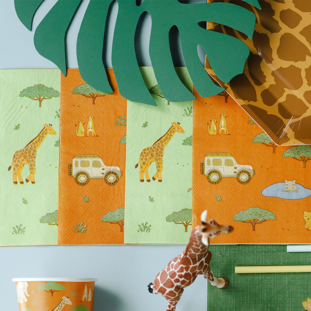 Pack 12 servilletas de papel safari con ilustraciones de animales en verde y naranja 33x33 cm