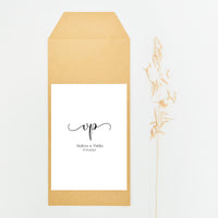 Sobre opcional como envoltorio individual de cada detalle con cierre engomado y pegatina personalizada impresa de la colección "Eterna" para Boda