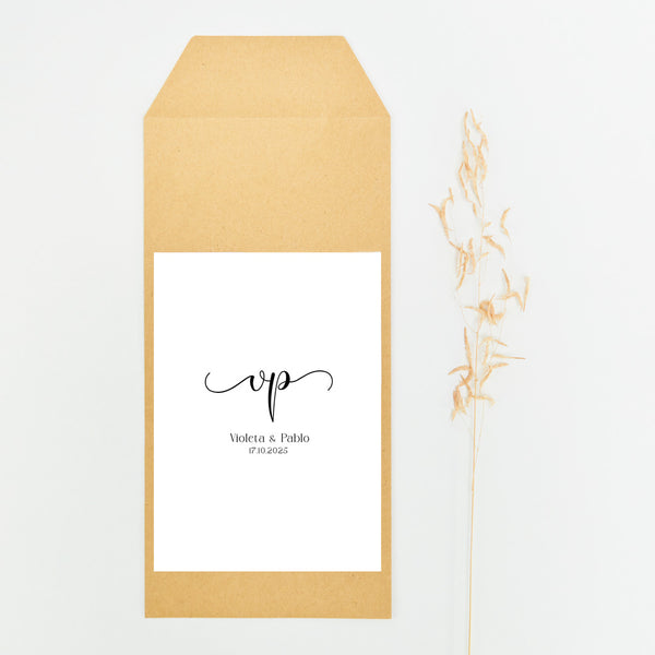 Sobre opcional como envoltorio individual de cada detalle con cierre engomado y pegatina personalizada impresa de la colección "Eterna" para Boda