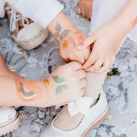Tatuajes temporales de mariposas doradas y pastel para fiesta de unicornio