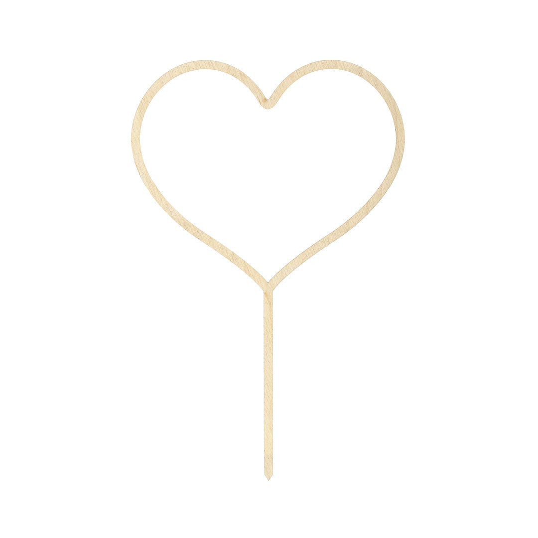 Detalle de la silueta minimalista del topper de tarta de madera corazón calado