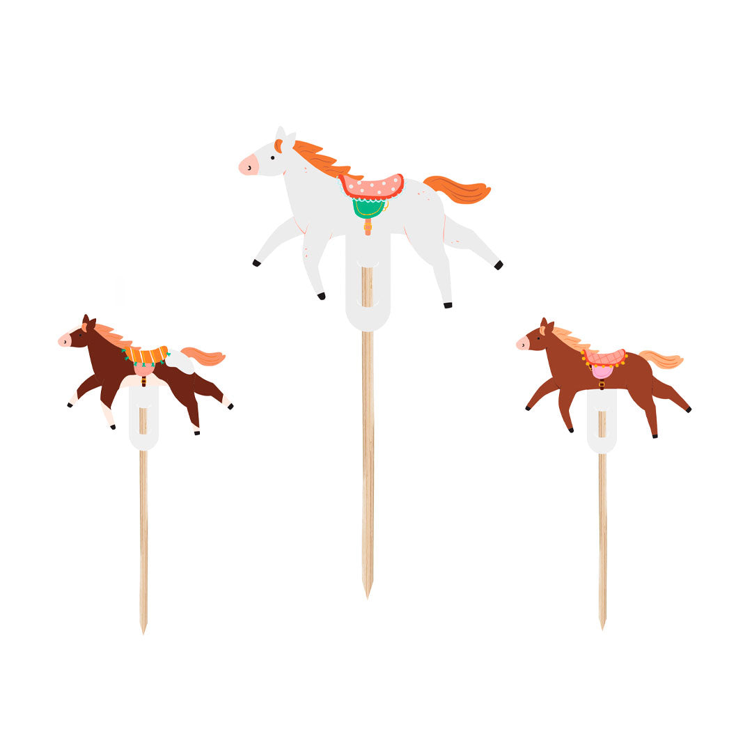 Detalle de los toppers de caballo para decorar cupcakes, altura aproximada 13 cm