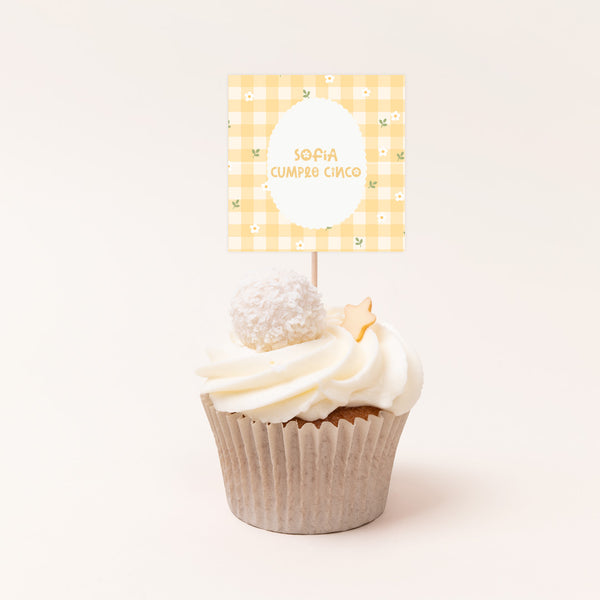 ack de 12 toppers personalizados temática primavera con estampado vichy amarillo y margaritas para cupcakes y mesa dulce de cumpleaños