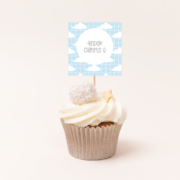 Pack de 12 toppers personalizados temática nubes con fondo de cuadrícula azul para cupcakes y mesa dulce de cumpleaños