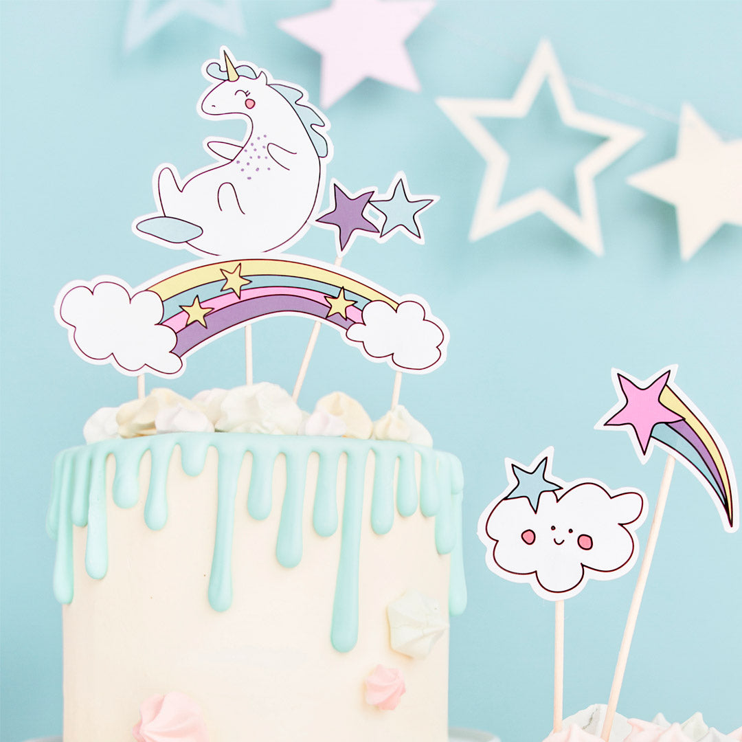 Toppers para tartas y cupcakes con diseños de unicornios. Pack de 5 unidades de 13 a 23,5 cm de alto.