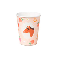 Detalle del vaso de papel con caballo enmarcado en óvalo, mix de colores
