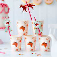 Vaso de papel con ilustración de caballo, rosas y herraduras para fiesta animales de granja