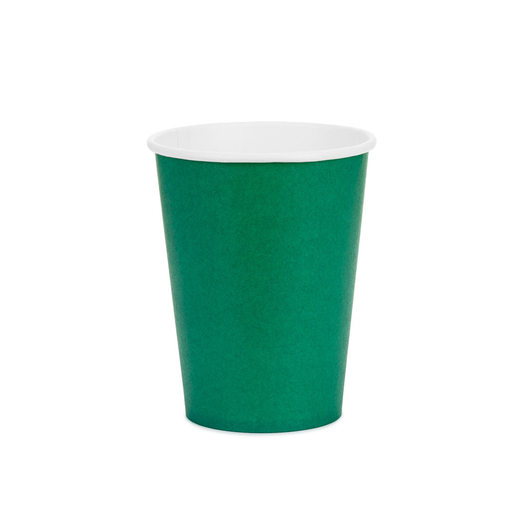 Detalle del vaso de papel liso verde oscuro con borde blanco