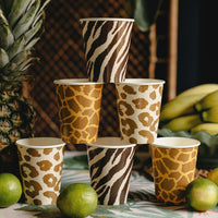 Vasos de papel safari decorando cumpleaños infantil temático de jungla y animales salvajes