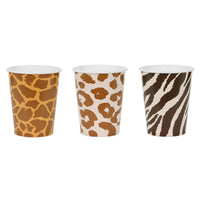 Detalle de los tres diseños de estampados de animales safari en vasos de papel