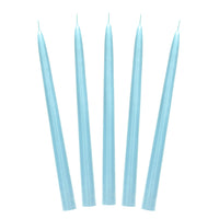 Detalle de las velas Cónicas para candelabros en color azul