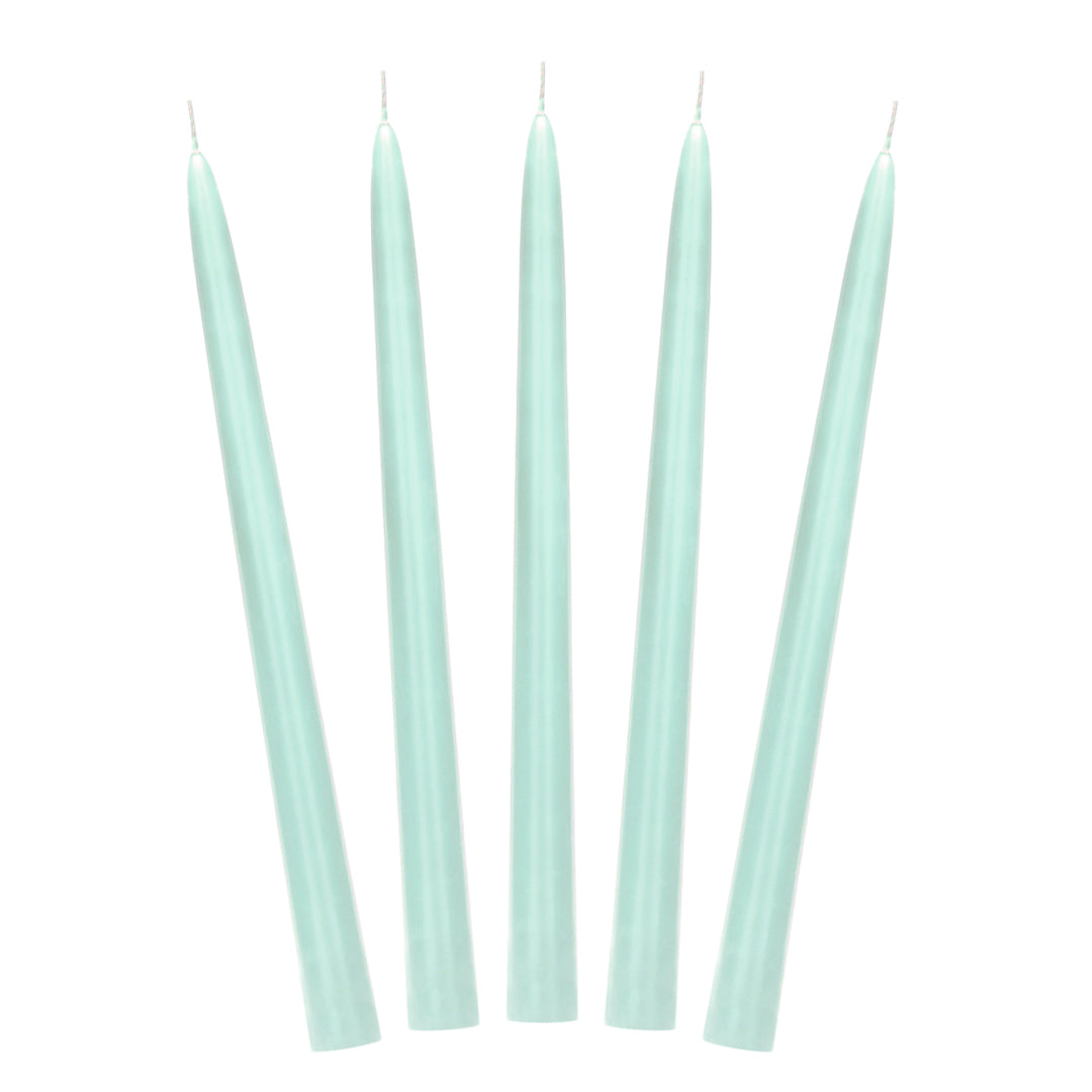 Detalle de las velas Cónicas para candelabros en color verde
