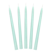 Detalle de las velas Cónicas para candelabros en color verde