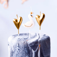 velas de cumpleaños con forma de cisne blanco y corazón dorado
