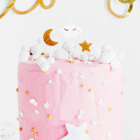 velas de cumpleaños con forma de luna, estrellas y nubes en blanco y dorado