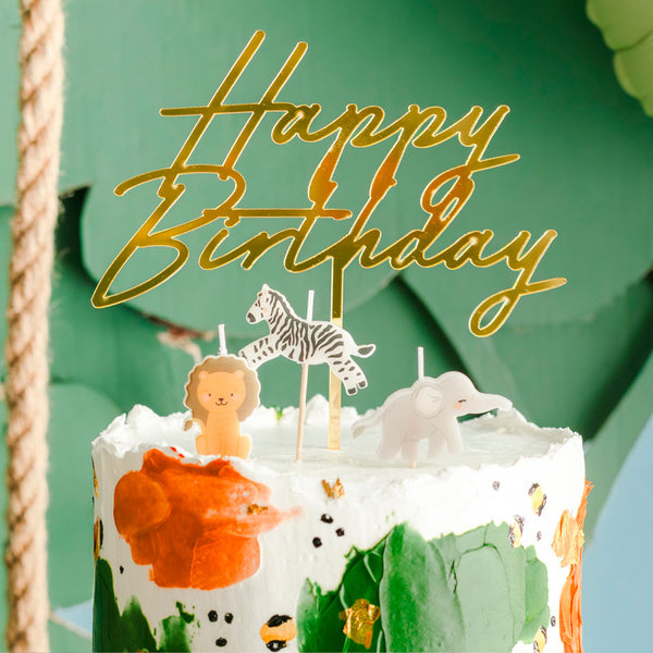 Velas de cumpleaños safari con animales decorando tarta de cumpleaños temática de safari