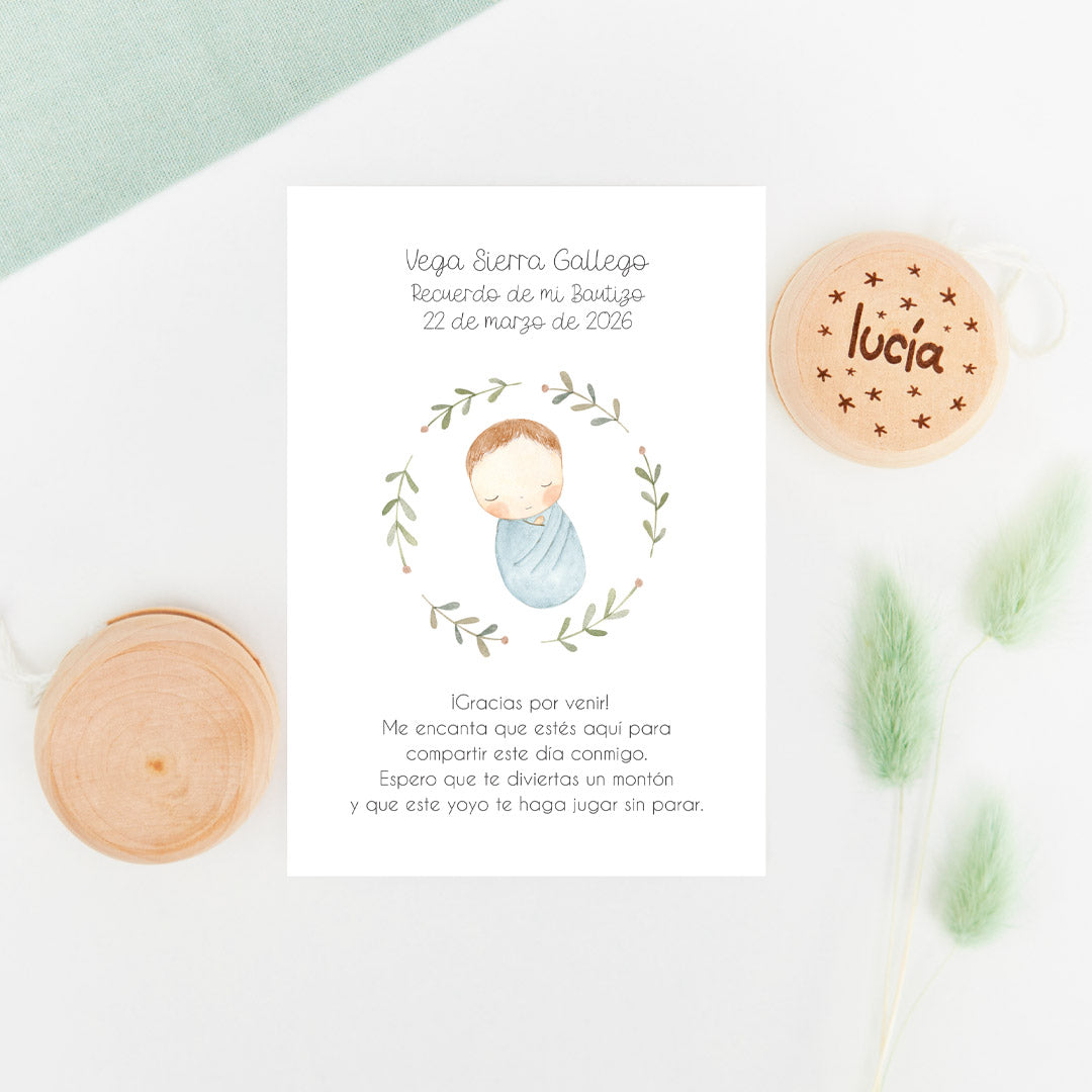 Yoyo de madera con tarjeta, como regalo para los invitados más peques en bautizos, de la colección Rosquito Bebé