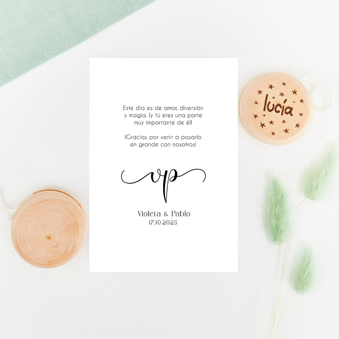Yoyo de madera con tarjeta, como regalo para los invitados más peques en bodas, de la colección eterna
