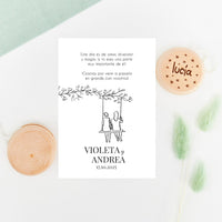 Yoyo de madera con tarjeta, como regalo para los invitados más peques en bodas, de la colección Susurros con diseño de dos chicas