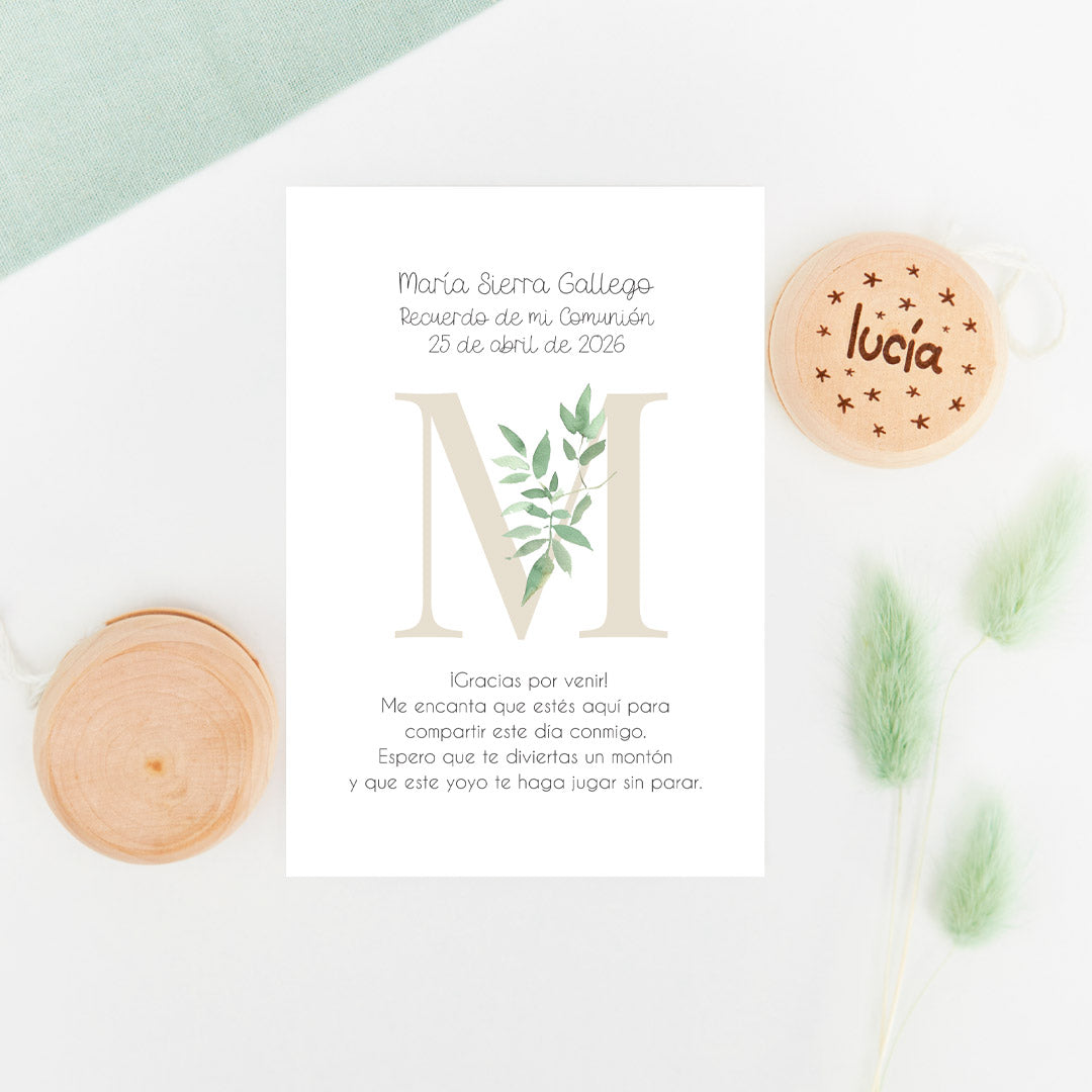 Yoyo de madera con tarjeta, como regalo para los invitados más peques en comuniones, de la colección inicial