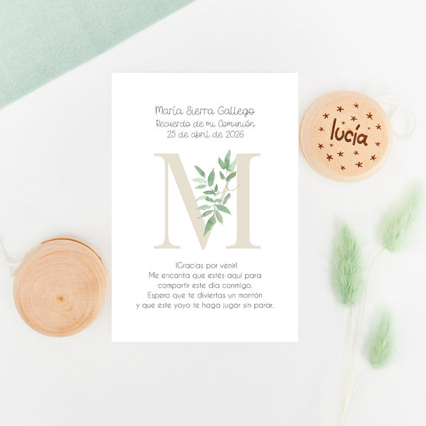 Yoyo de madera con tarjeta, como regalo para los invitados más peques en comuniones, de la colección inicial